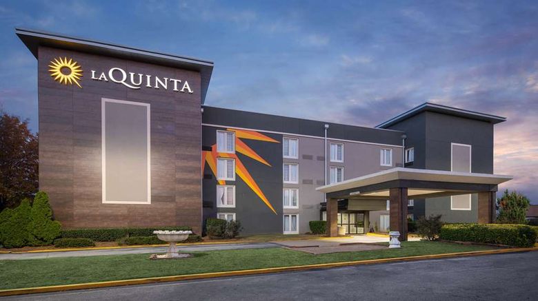 <b>La Quinta Inn & Suites Atlanta Airport Exterior</b>. Images powered by <a href="https://iceportal.shijigroup.com/" title="IcePortal" target="_blank">IcePortal</a>.
