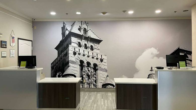 <b>La Quinta Inn & Suites Waxahachie Lobby</b>. Images powered by <a href="https://iceportal.shijigroup.com/" title="IcePortal" target="_blank">IcePortal</a>.