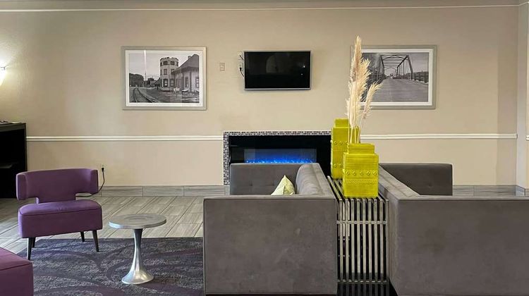 La Quinta Inn & Suites Waxahachie Lobby