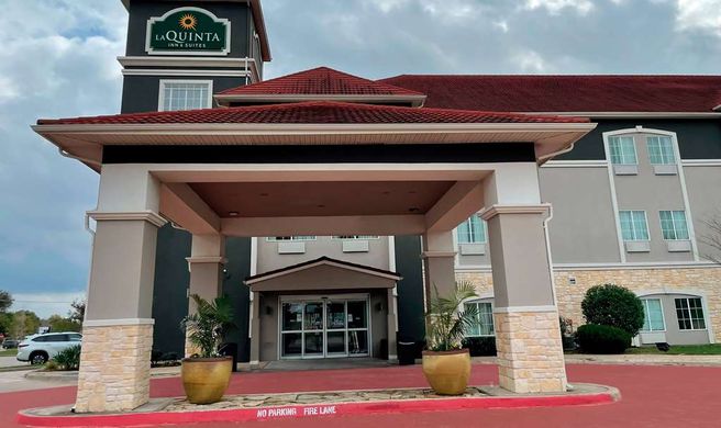 La Quinta Inn & Suites Waxahachie Exterior