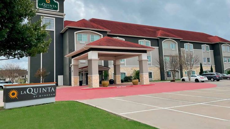 La Quinta Inn & Suites Waxahachie Exterior