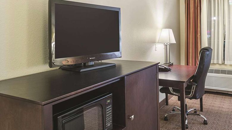 <b>La Quinta Inn & Suites Waxahachie Room</b>. Images powered by <a href="https://iceportal.shijigroup.com/" title="IcePortal" target="_blank">IcePortal</a>.