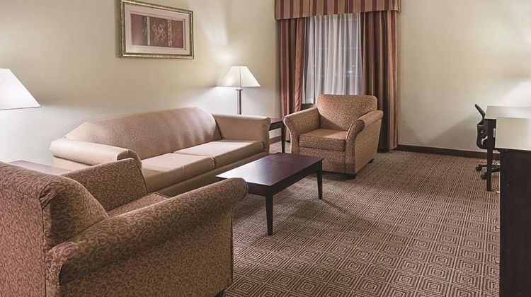La Quinta Inn & Suites Waxahachie Suite