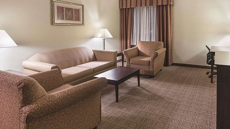 <b>La Quinta Inn & Suites Waxahachie Suite</b>. Images powered by <a href="https://iceportal.shijigroup.com/" title="IcePortal" target="_blank">IcePortal</a>.