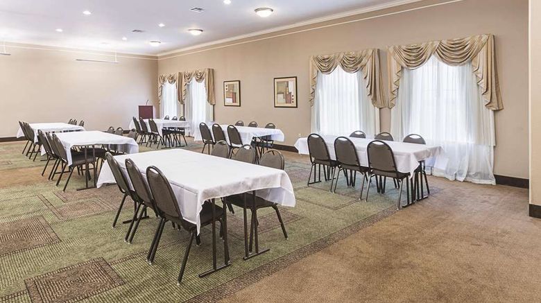 <b>La Quinta Inn & Suites Waxahachie Meeting</b>. Images powered by <a href="https://iceportal.shijigroup.com/" title="IcePortal" target="_blank">IcePortal</a>.