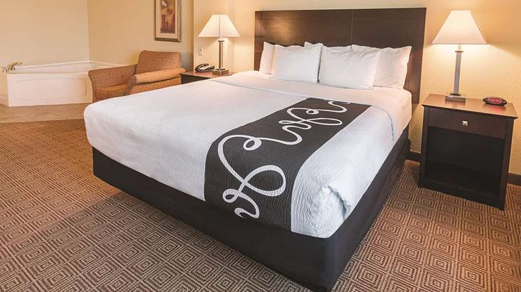 La Quinta Inn & Suites Waxahachie Suite