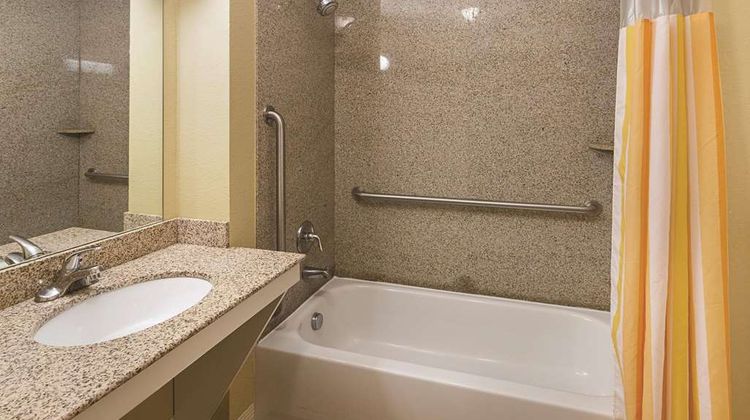 La Quinta Inn & Suites Waxahachie Room
