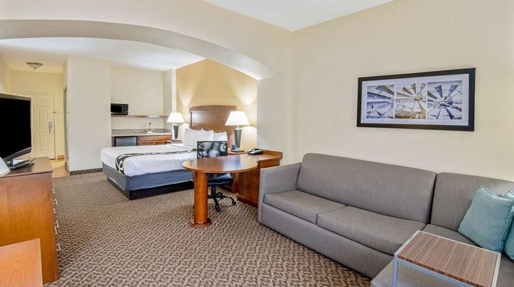 La Quinta Inn & Suites Lawton Suite