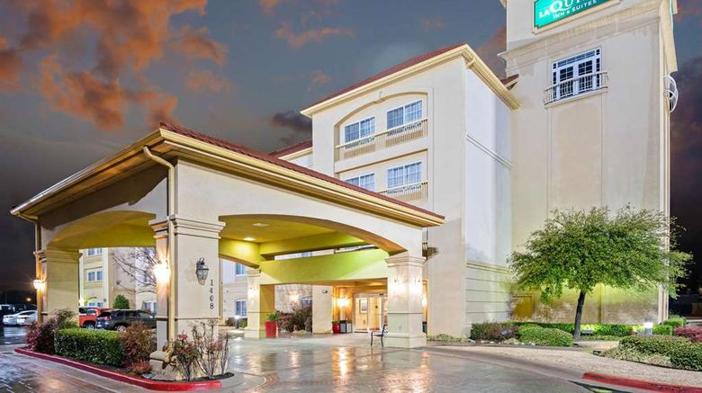 <b>La Quinta Inn & Suites Lawton Exterior</b>. Images powered by <a href="https://iceportal.shijigroup.com/" title="IcePortal" target="_blank">IcePortal</a>.