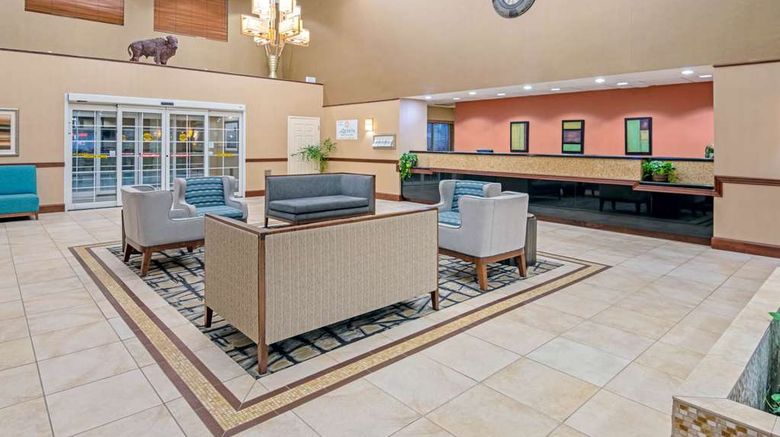 <b>La Quinta Inn & Suites Lawton Lobby</b>. Images powered by <a href="https://iceportal.shijigroup.com/" title="IcePortal" target="_blank">IcePortal</a>.