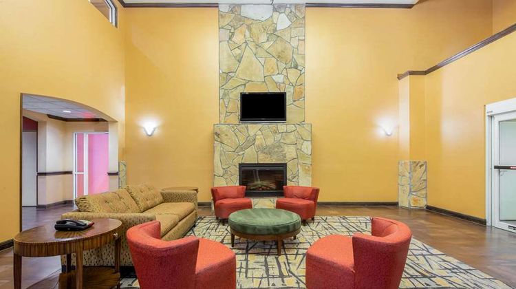 La Quinta Inn & Suites Eastland Lobby