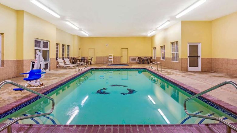<b>La Quinta Inn & Suites Eastland Pool</b>. Images powered by <a href="https://iceportal.shijigroup.com/" title="IcePortal" target="_blank">IcePortal</a>.