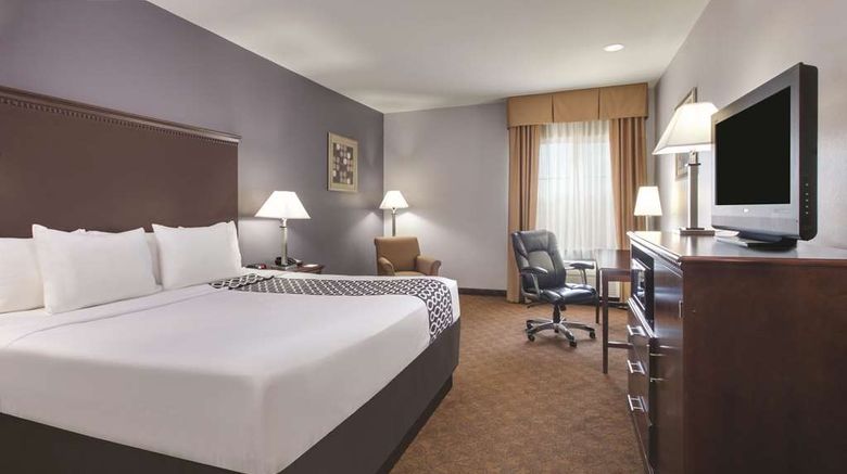 <b>La Quinta Inn & Suites Corsicana Room</b>. Images powered by <a href="https://iceportal.shijigroup.com/" title="IcePortal" target="_blank">IcePortal</a>.