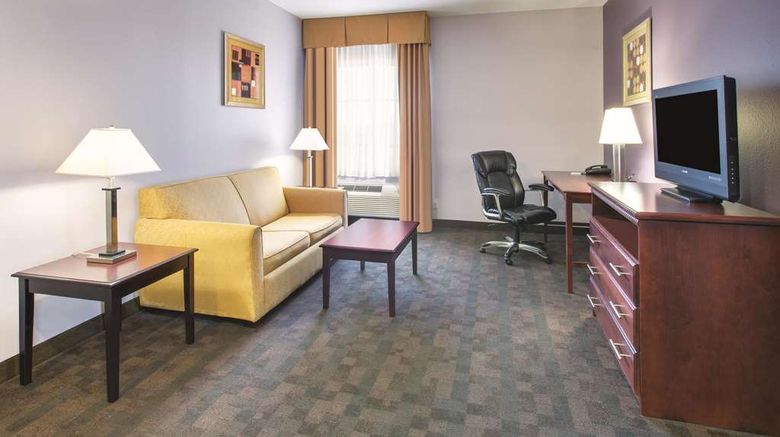 <b>La Quinta Inn & Suites Corsicana Suite</b>. Images powered by <a href="https://iceportal.shijigroup.com/" title="IcePortal" target="_blank">IcePortal</a>.