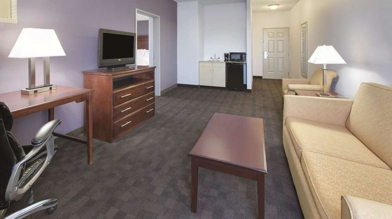 <b>La Quinta Inn & Suites Corsicana Suite</b>. Images powered by <a href="https://iceportal.shijigroup.com/" title="IcePortal" target="_blank">IcePortal</a>.