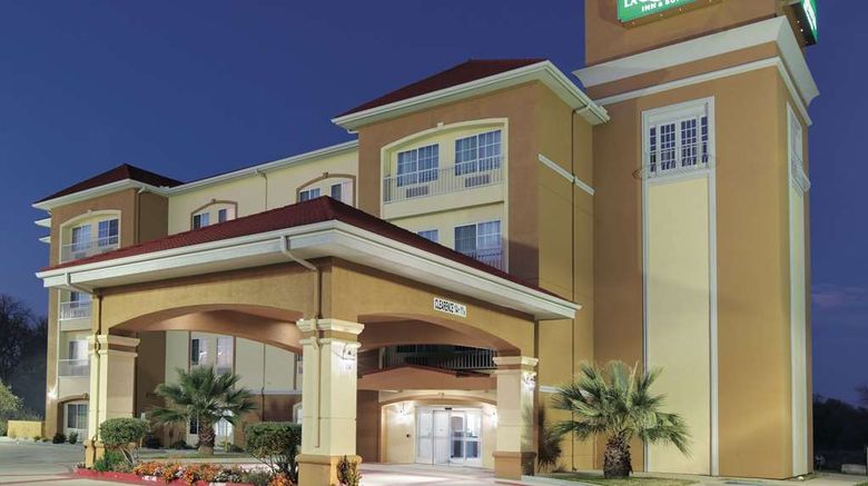 <b>La Quinta Inn & Suites Corsicana Exterior</b>. Images powered by <a href="https://iceportal.shijigroup.com/" title="IcePortal" target="_blank">IcePortal</a>.