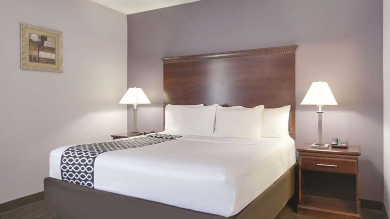 <b>La Quinta Inn & Suites Corsicana Suite</b>. Images powered by <a href="https://iceportal.shijigroup.com/" title="IcePortal" target="_blank">IcePortal</a>.