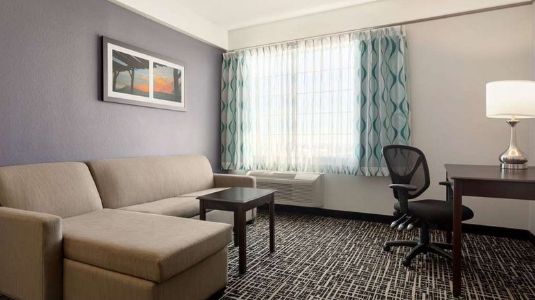<b>La Quinta Inn & Suites Dumas Suite</b>. Images powered by <a href="https://iceportal.shijigroup.com/" title="IcePortal" target="_blank">IcePortal</a>.