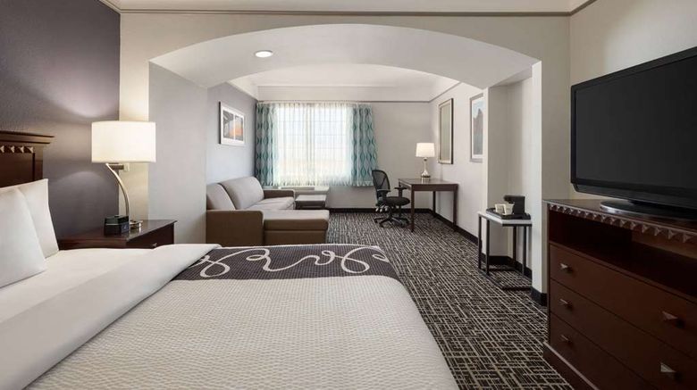 <b>La Quinta Inn & Suites Dumas Suite</b>. Images powered by <a href="https://iceportal.shijigroup.com/" title="IcePortal" target="_blank">IcePortal</a>.
