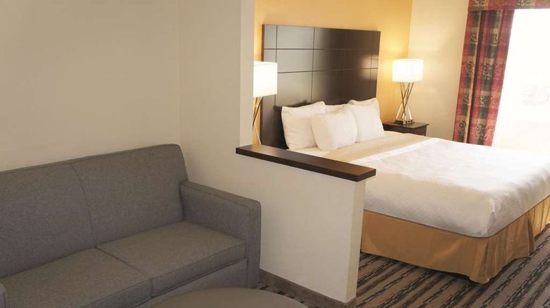 <b>La Quinta Inn Lincoln Suite</b>. Images powered by <a href="https://iceportal.shijigroup.com/" title="IcePortal" target="_blank">IcePortal</a>.