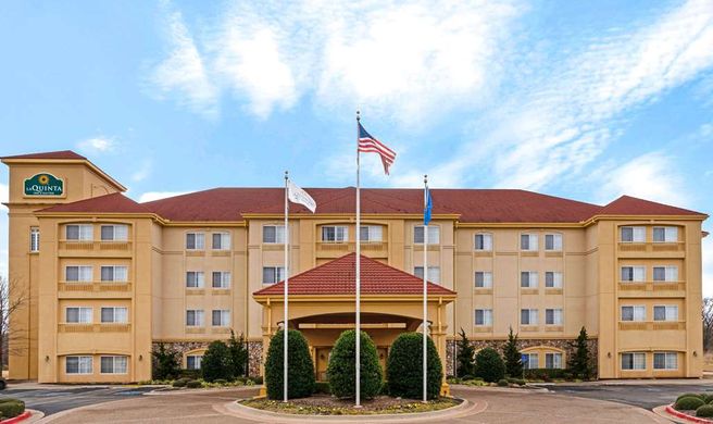 La Quinta Inn & Suites Stillwater Exterior