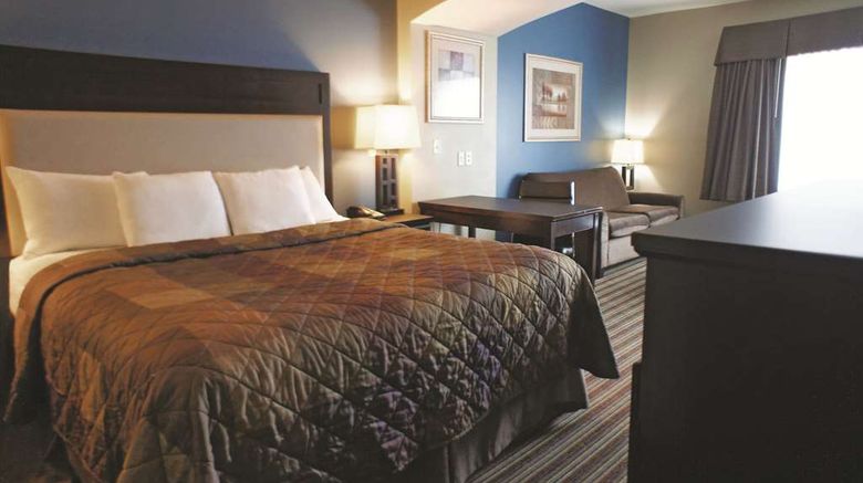 <b>La Quinta Inn & Suites Broussard Room</b>. Images powered by <a href="https://iceportal.shijigroup.com/" title="IcePortal" target="_blank">IcePortal</a>.