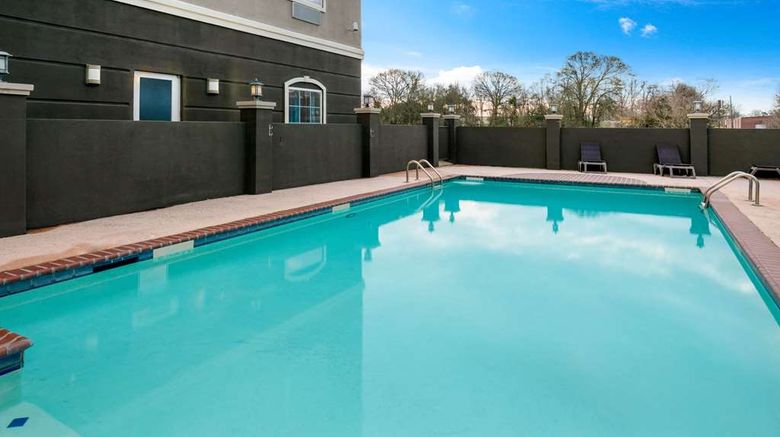 <b>La Quinta Inn & Suites Broussard Pool</b>. Images powered by <a href="https://iceportal.shijigroup.com/" title="IcePortal" target="_blank">IcePortal</a>.