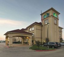 La Quinta Inn & Suites Alvarado Exterior