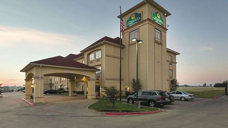 La Quinta Inn & Suites Alvarado Exterior