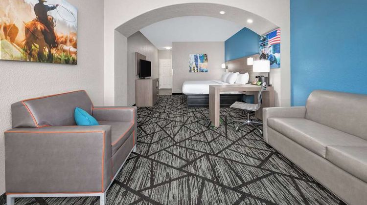 La Quinta Inn & Suites Alvarado Room