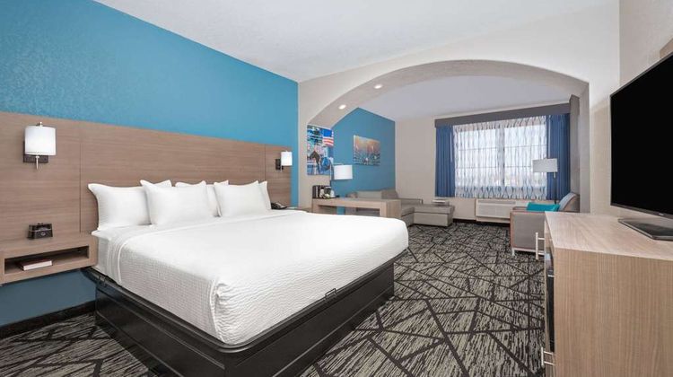 La Quinta Inn & Suites Alvarado Room
