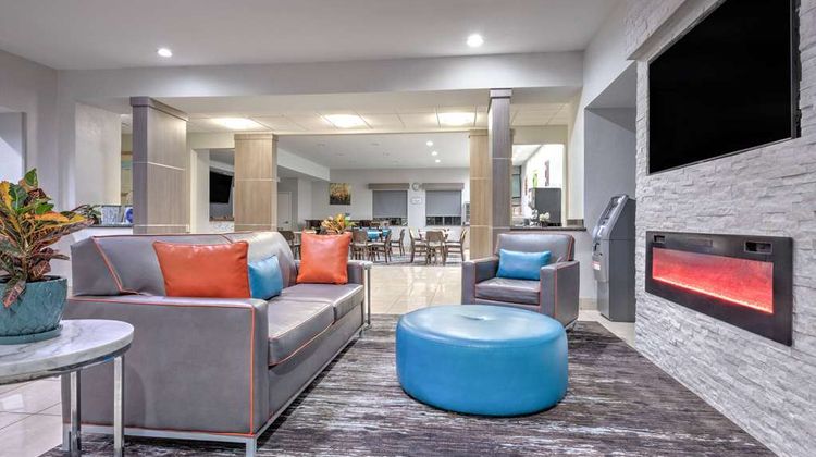 La Quinta Inn & Suites Alvarado Lobby