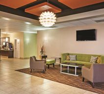 La Quinta Inn & Suites Angleton Lobby