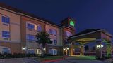 <b>La Quinta Inn & Suites Angleton Exterior</b>. Images powered by <a href="https://iceportal.shijigroup.com/" title="IcePortal" target="_blank">IcePortal</a>.