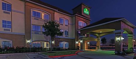 La Quinta Inn & Suites Angleton Exterior