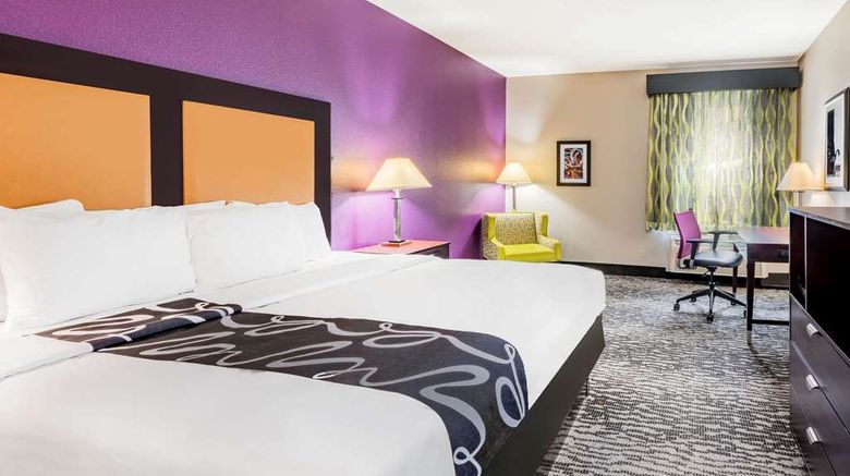 <b>La Quinta Inn & Suites Bedford Room</b>. Images powered by <a href="https://iceportal.shijigroup.com/" title="IcePortal" target="_blank">IcePortal</a>.