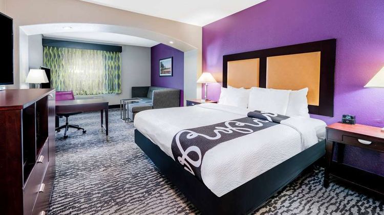 La Quinta Inn & Suites Bedford Suite