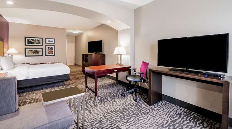 La Quinta Inn & Suites Bedford Suite