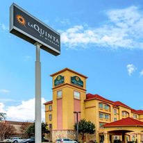 La Quinta Inn & Suites Bedford