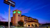 La Quinta Inn & Suites Bedford Exterior
