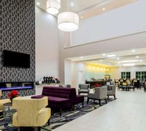 La Quinta Inn & Suites Bedford Lobby