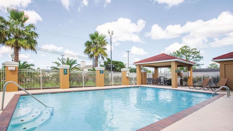 <b>La Quinta Inn & Suites Bay City Pool</b>. Images powered by <a href="https://iceportal.shijigroup.com/" title="IcePortal" target="_blank">IcePortal</a>.