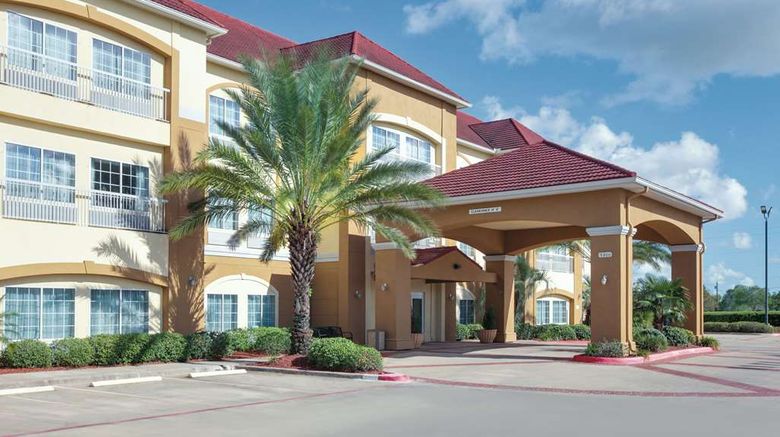 La Quinta Inn  and  Suites Bay City Exterior. Images powered by <a href="https://iceportal.shijigroup.com" target="_blank" rel="noopener">Ice Portal</a>.