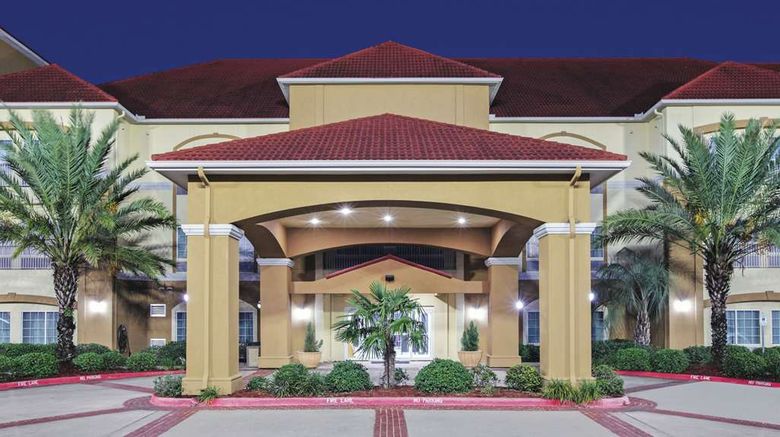 <b>La Quinta Inn & Suites Bay City Exterior</b>. Images powered by <a href="https://iceportal.shijigroup.com/" title="IcePortal" target="_blank">IcePortal</a>.