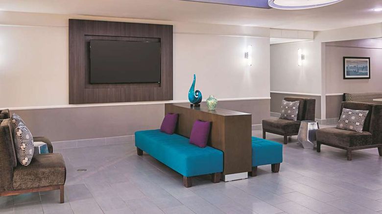 <b>La Quinta Inn & Suites Port Lavaca Lobby</b>. Images powered by <a href="https://iceportal.shijigroup.com/" title="IcePortal" target="_blank">IcePortal</a>.