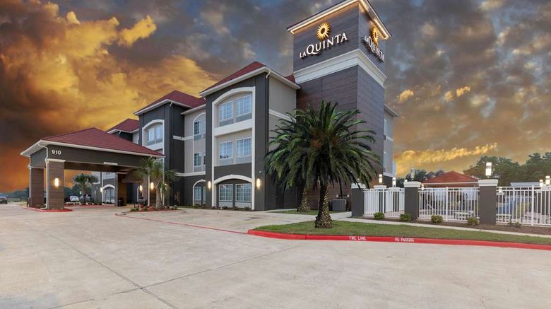 <b>La Quinta Inn & Suites Port Lavaca Exterior</b>. Images powered by <a href="https://iceportal.shijigroup.com/" title="IcePortal" target="_blank">IcePortal</a>.