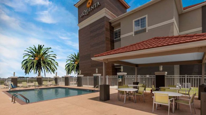 <b>La Quinta Inn & Suites Port Lavaca Pool</b>. Images powered by <a href="https://iceportal.shijigroup.com/" title="IcePortal" target="_blank">IcePortal</a>.