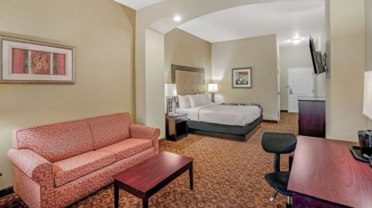 La Quinta Inn & Suites Vicksburg Suite