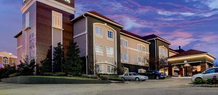 La Quinta Inn & Suites Vicksburg Exterior
