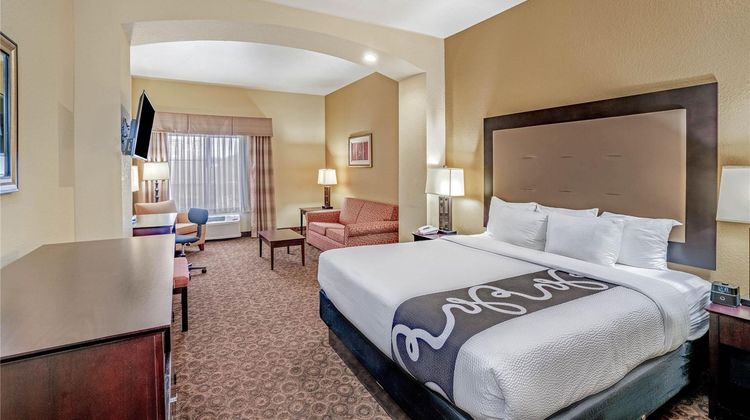 La Quinta Inn & Suites Vicksburg Suite